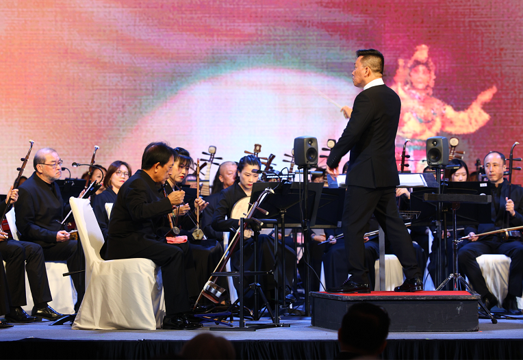 SCO_GALA_Family_Photo_5 image
